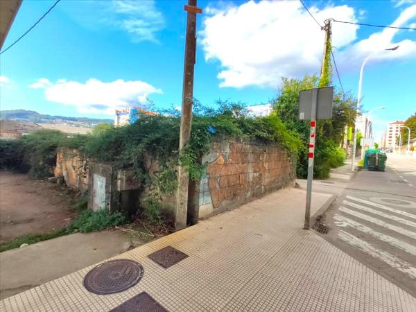 Terreno en calle de Rosalía de Castro