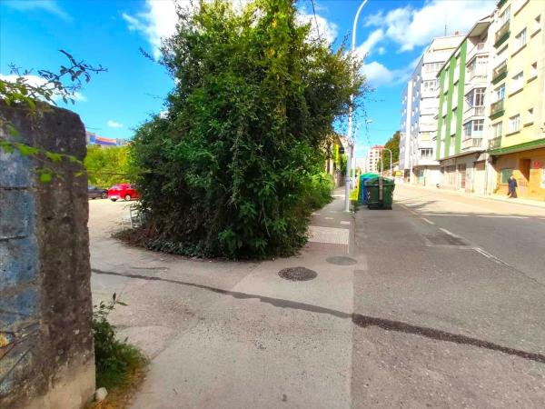 Terreno en calle de Rosalía de Castro