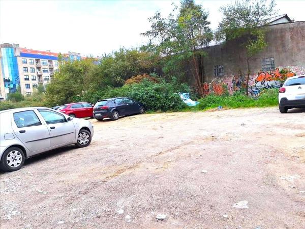 Terreno en calle de Rosalía de Castro