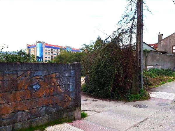 Terreno en calle de Rosalía de Castro