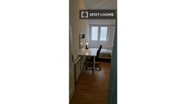 Piso de 4 dormitorios en alquiler en Oviedo