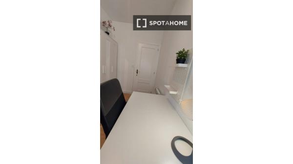 Piso de 4 dormitorios en alquiler en Oviedo