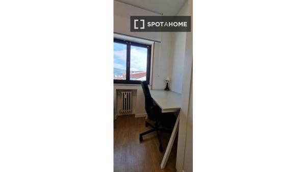 Piso de 4 dormitorios en alquiler en Oviedo