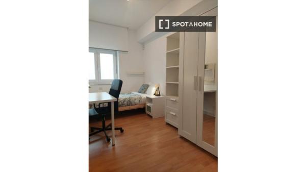 Piso de 4 dormitorios en alquiler en Oviedo