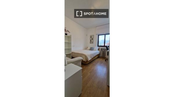 Piso de 4 dormitorios en alquiler en Oviedo