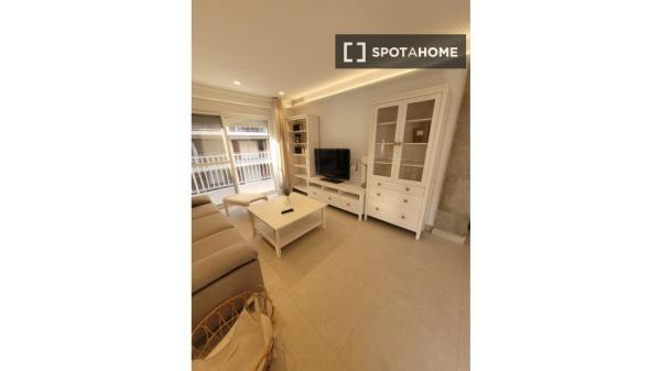 Apartamento de 3 dormitorios en alquiler en Guardamar Del Segura.