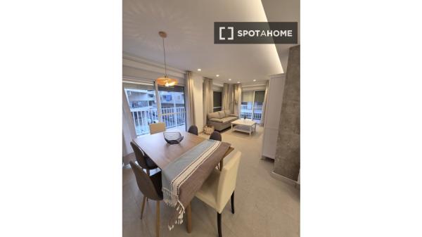 Apartamento de 3 dormitorios en alquiler en Guardamar Del Segura.