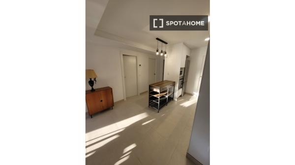 Apartamento de 3 dormitorios en alquiler en Guardamar Del Segura.