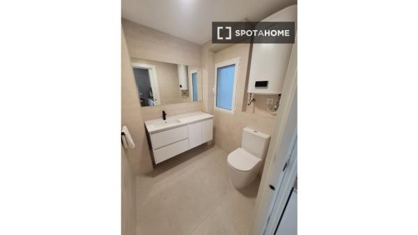 Apartamento de 3 dormitorios en alquiler en Guardamar Del Segura.