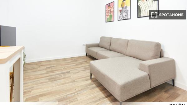 Chambre dans un appartement partagé de 4 chambres à louer à Ciudad Jardín.