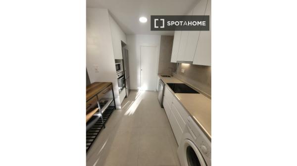 Apartamento de 3 dormitorios en alquiler en Guardamar Del Segura.