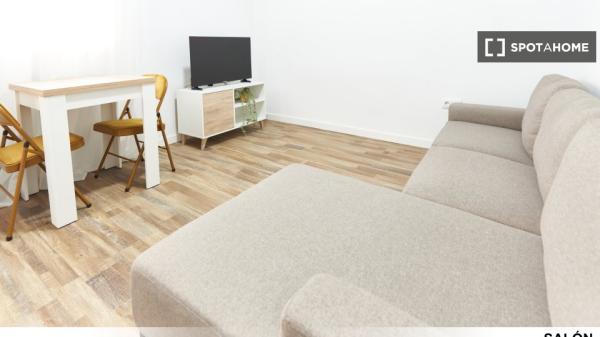 Chambre dans un appartement partagé de 4 chambres à louer à Ciudad Jardín.