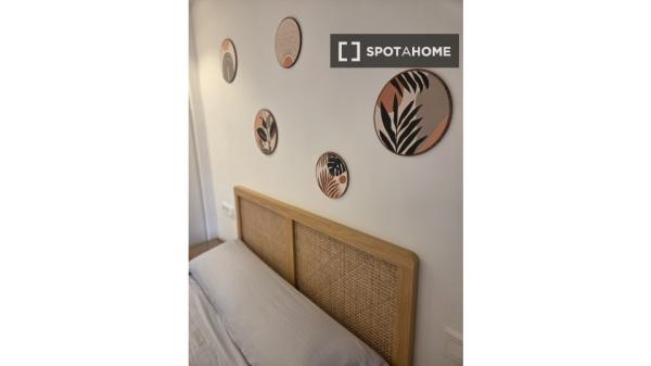 Apartamento de 3 dormitorios en alquiler en Guardamar Del Segura.