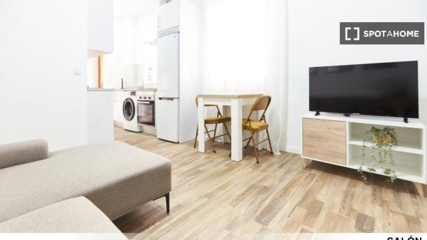 Chambre dans un appartement partagé de 4 chambres à louer à Ciudad Jardín.