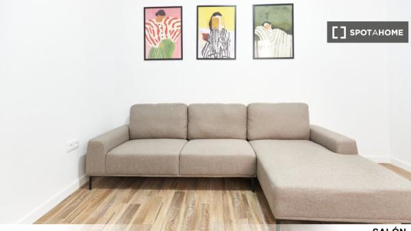 Chambre dans un appartement partagé de 4 chambres à louer à Ciudad Jardín.