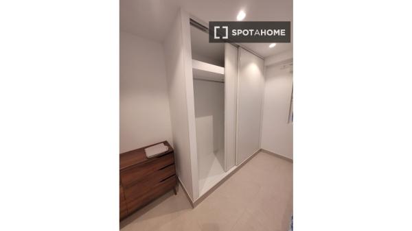 Apartamento de 3 dormitorios en alquiler en Guardamar Del Segura.