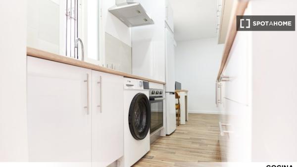 Chambre dans un appartement partagé de 4 chambres à louer à Ciudad Jardín.