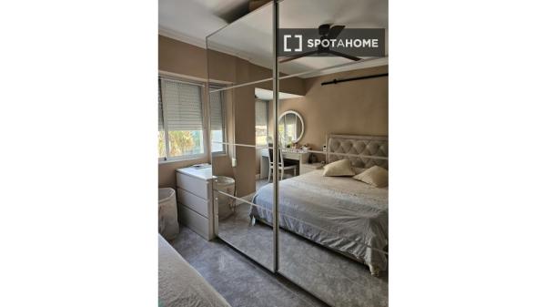 Pokój we wspólnym mieszkaniu w Alicante (Alacant)