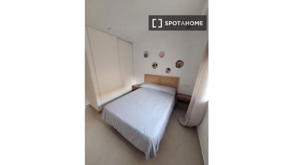 Apartamento de 3 dormitorios en alquiler en Guardamar Del Segura.