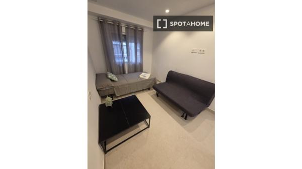 Apartamento de 3 dormitorios en alquiler en Guardamar Del Segura.