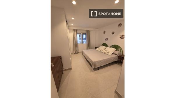 Apartamento de 3 dormitorios en alquiler en Guardamar Del Segura.