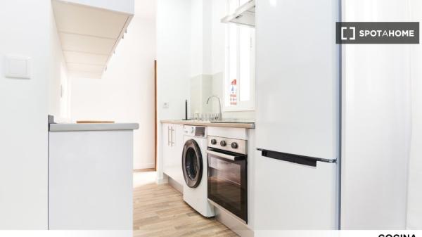 Chambre dans un appartement partagé de 4 chambres à louer à Ciudad Jardín.