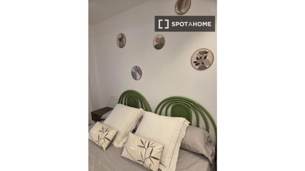 Apartamento de 3 dormitorios en alquiler en Guardamar Del Segura.