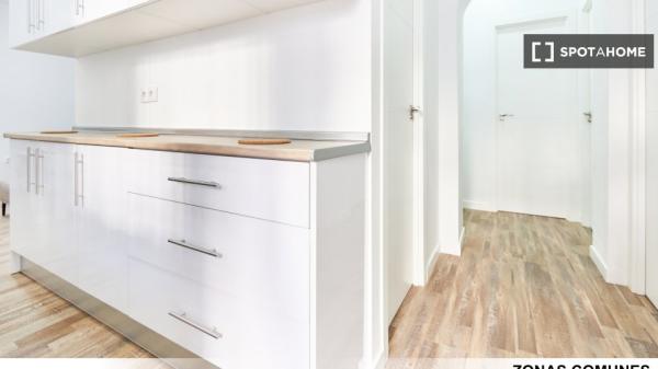 Chambre dans un appartement partagé de 4 chambres à louer à Ciudad Jardín.