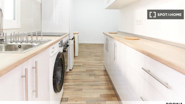 Chambre dans un appartement partagé de 4 chambres à louer à Ciudad Jardín.