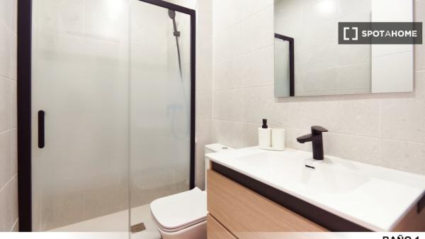 Chambre dans un appartement partagé de 4 chambres à louer à Ciudad Jardín.