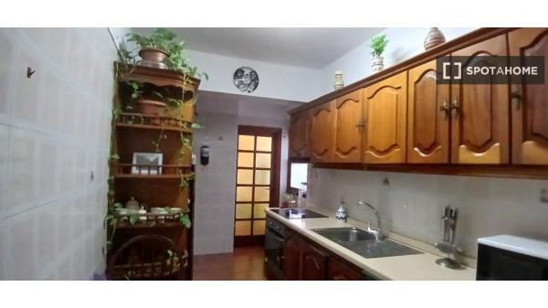 Room in shared 4-bed flat in Zona Centro, Tenerife