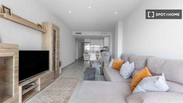 Apartamento de 3 dormitorios en alquiler en Torrevieja