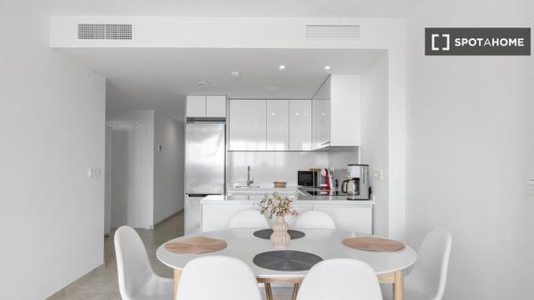 Apartamento de 3 dormitorios en alquiler en Torrevieja