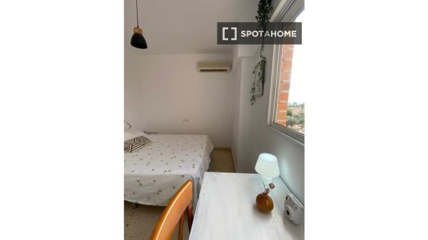 Habitación en piso compartido de 1 dormitorio en alquiler en Alicante