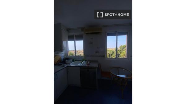 Habitación en piso compartido de 1 dormitorio en alquiler en Alicante