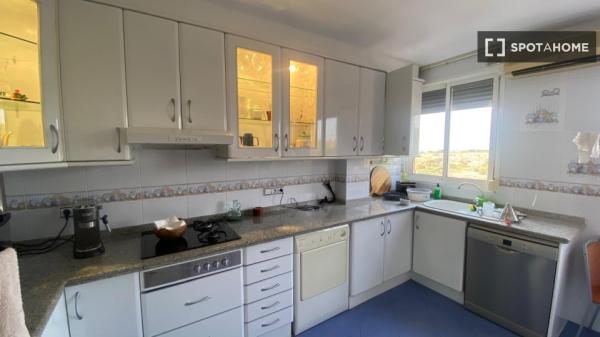 Habitación en piso compartido de 1 dormitorio en alquiler en Alicante