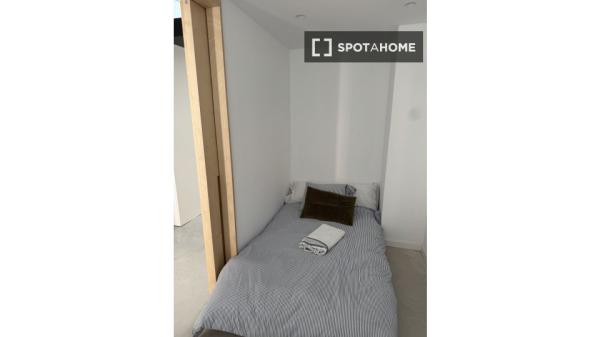 Piso de 3 dormitorios en alquiler en Alicante