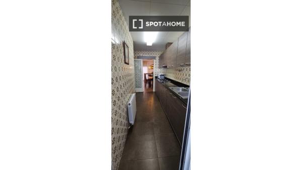 Habitación en piso compartido en terrassa.