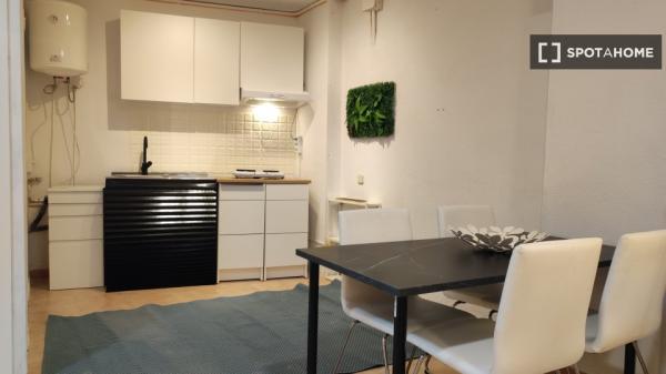 Piso de 2 habitaciones en alquiler en la Teixonera, Barcelona