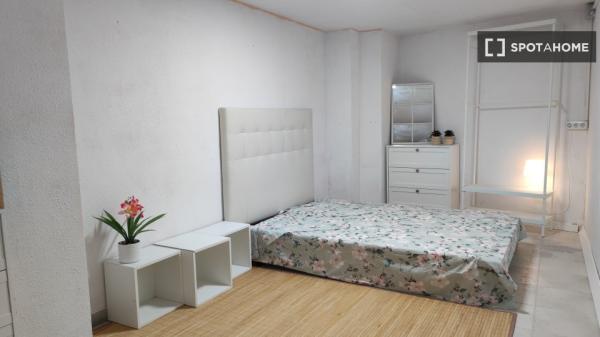 Piso de 2 habitaciones en alquiler en la Teixonera, Barcelona