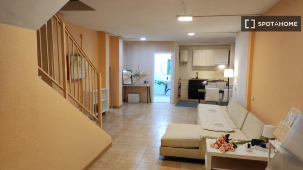 Piso de 2 habitaciones en alquiler en la Teixonera, Barcelona