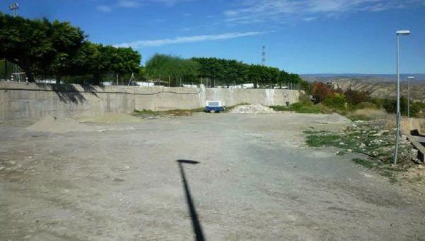 Terreno en calle Almazara