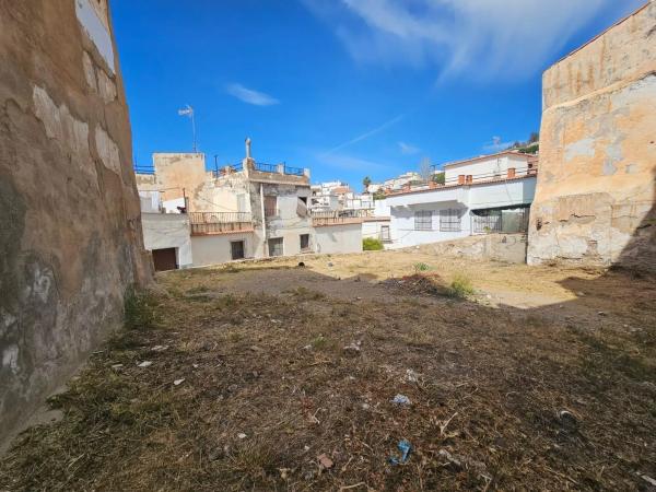 Terreno en calle Canton