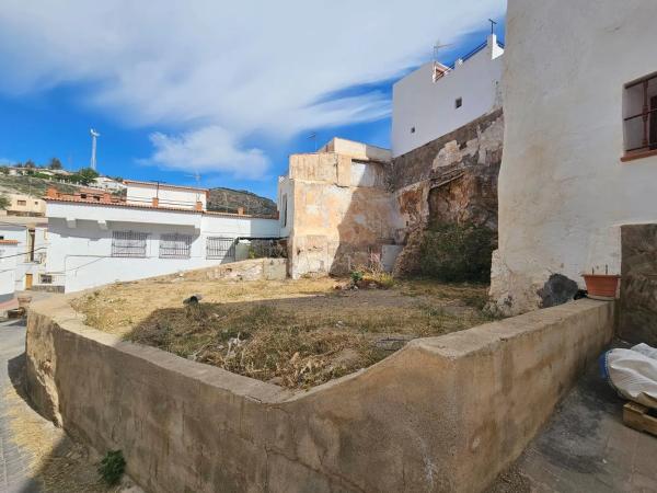 Terreno en calle Canton