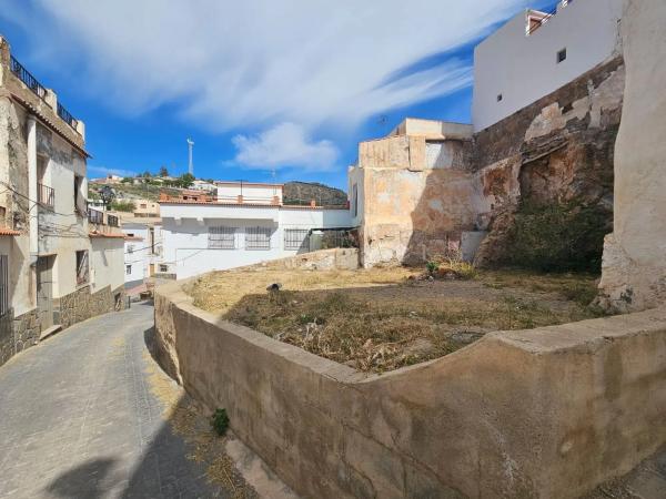 Terreno en calle Canton