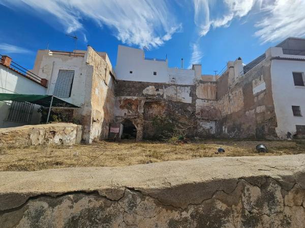 Terreno en calle Canton