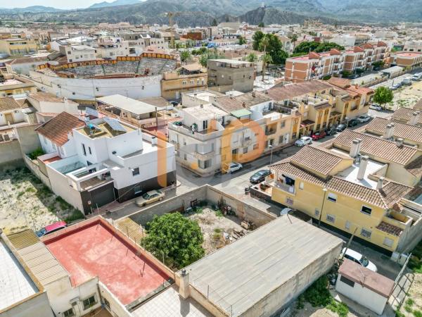 Terreno en calle Almería