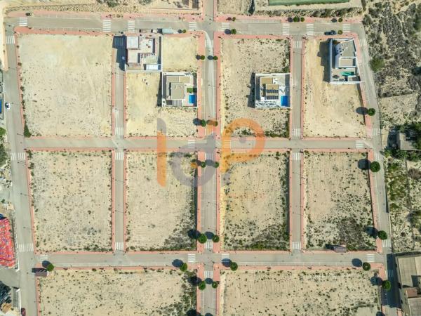 Terreno en calle Camilo Jose Cela