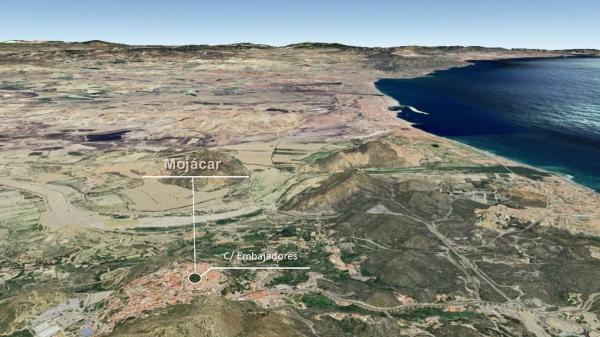 Terreno en calle Embajadores