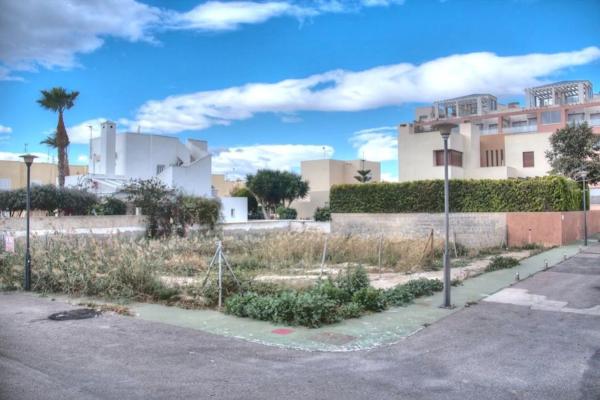 Terreno en avenida Chafarinas